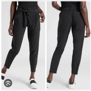 Athleta Featherweight Paper Bag Ankle Pants in black (size 0)